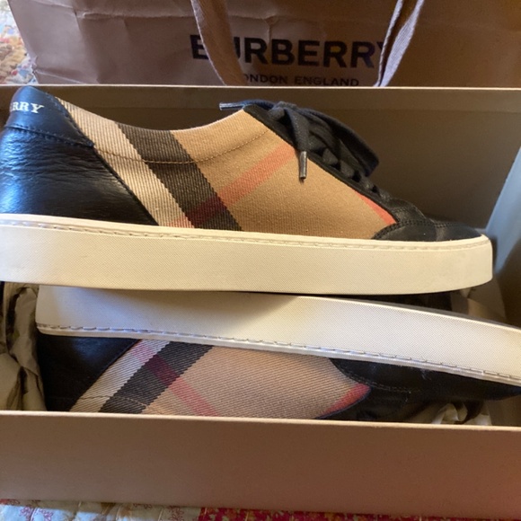 Authentic Burberry - Picture 8 of 8